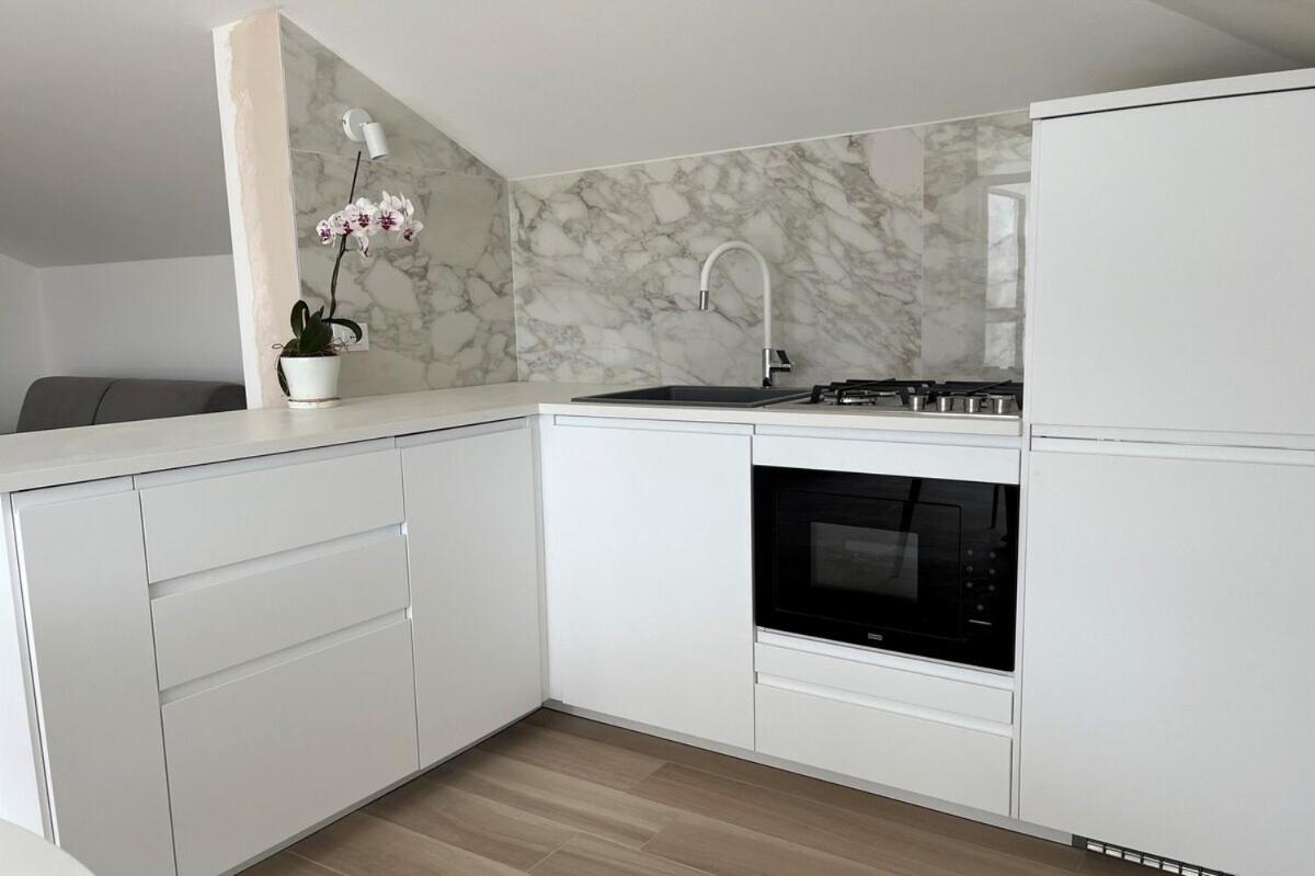 Attico Lilium Apartment เปสเคียรา เดล การ์ดา ภายนอก รูปภาพ