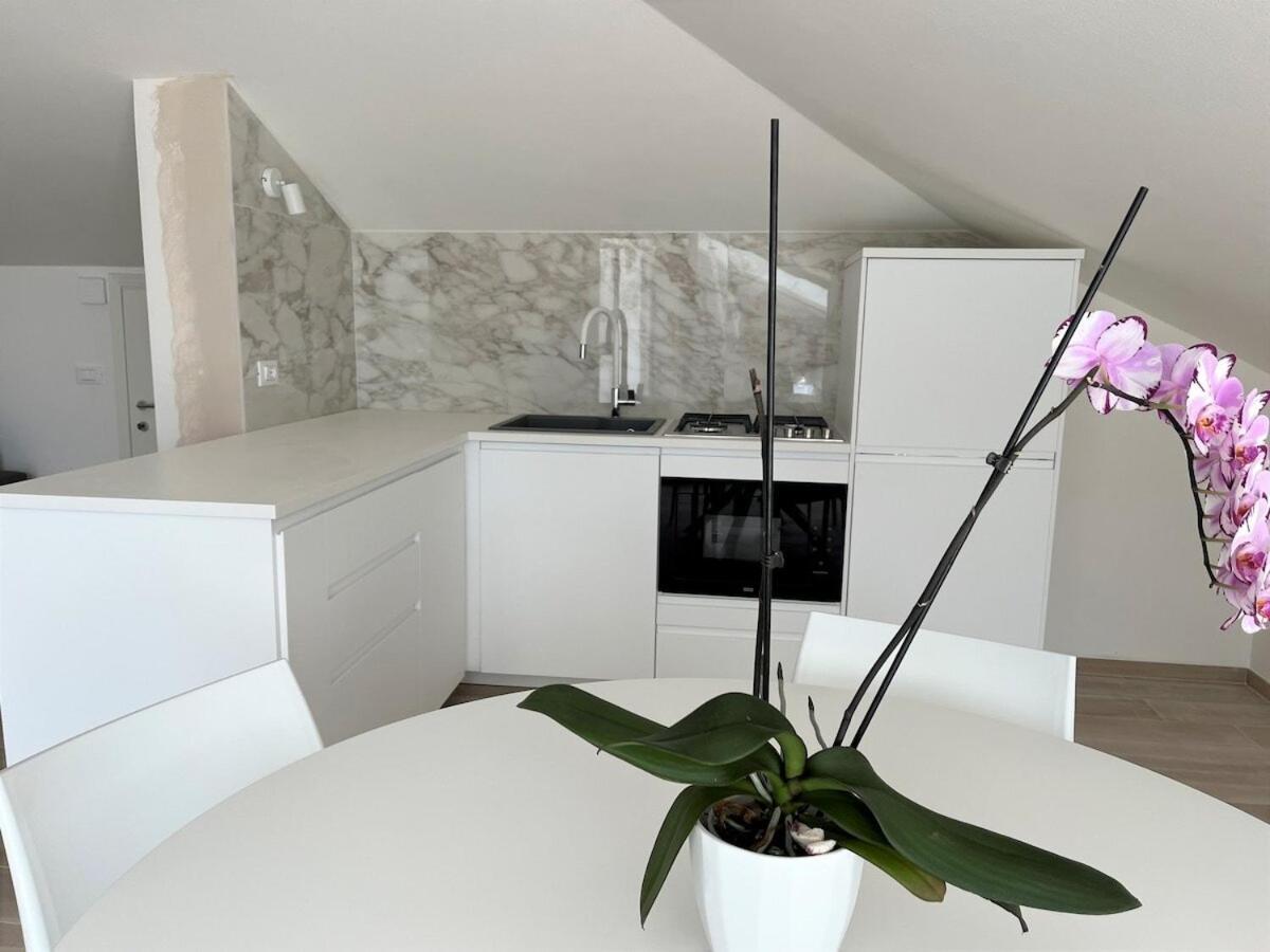 Attico Lilium Apartment เปสเคียรา เดล การ์ดา ภายนอก รูปภาพ